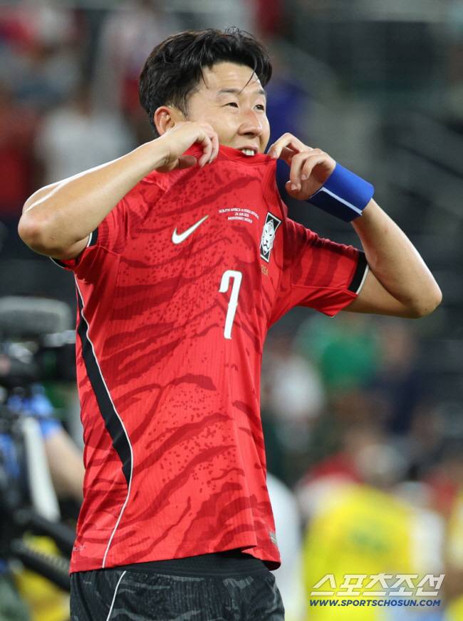 25일(한국시각) 멕시코 몬테레이 인근 과달루페의 에스타디오 몬테레이에서 열린 2026 북중미 월드컵 대한민국과 남아공의 경기. 한국이 0대1로 패하자 손흥민이 아쉬워하고 있다. 과달루페(멕시코)=허상욱 기자wook@sportschosun.com/2026.06.25/