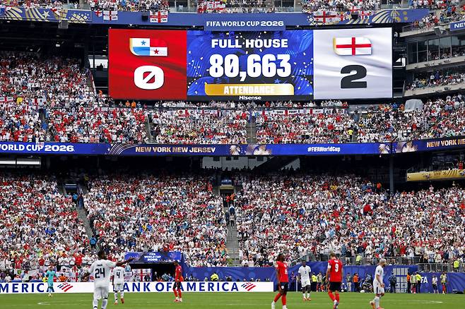 Soccer Football - FIFA World Cup 2026 - Group L - Panama v England - New York/New Jersey Stadium, East Rutherford, New Jersey, U.S. - June 27, 2026 A big screen displays the score and the match attendance REUTERS/Jeenah Moon

<저작권자(c) 연합뉴스, 무단 전재-재배포, AI 학습 및 활용 금지>