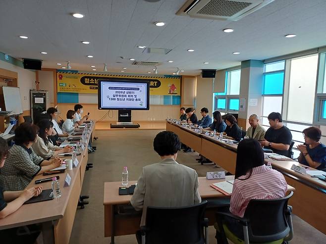 금산군청소년상담복지센터는 지난 25일 미래센터에서 1388청소년지원단 및 실무위원 21명이 참석한 가운데 위기청소년 지원을 위한 합동 회의를 개최했다. 금산군청소년상담복지센터 제공