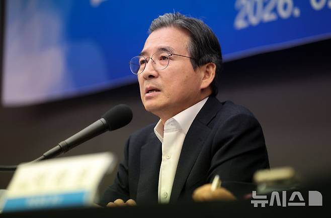 [서울=뉴시스] 김선웅 기자 = 김용범 대통령비서실 정책실장이 24일 서울 중구 한국프레스센터에서 열린 관훈토론회에서 모두발언을 하고 있다. 2026.06.24. mangusta@newsis.com