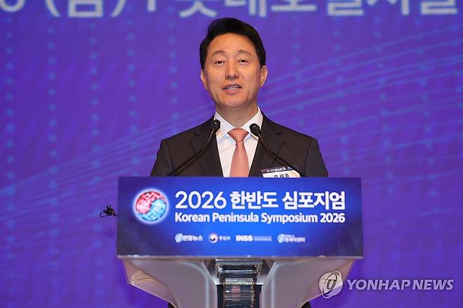 축사하는 오세훈 시장 (서울=연합뉴스) 서대연 기자 = 오세훈 서울시장이 26일 서울 중구 롯데호텔에서 열린 2026 한반도 심포지엄에서 축사를 하고 있다. 2026.6.26 dwise@yna.co.kr