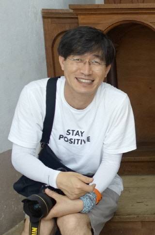 김덕일 작가