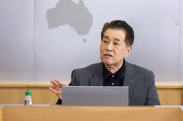 포스코그룹 장인화 회장이 그룹기술전략회의를 주재하는 모습.