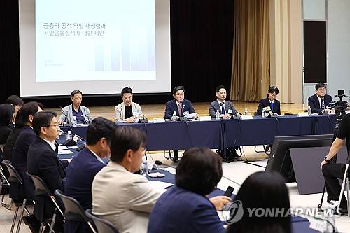 포용금융 현장 대토론회(서울=연합뉴스) 진연수 기자 = 이억원 금융위원회 위원장이 17일 오후 서울 중구 예금보험공사에서 열린 포용금융 현장 대토론회에서 발언하고 있다. 2026.6.17 jin90@yna.co.kr