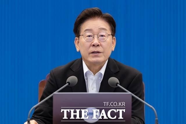 이재명 대통령은 29일 대한민국 대도약 3대 메가프로젝트를 직접 발표한다. 이 대통령이 25일 청와대에서 주재한 제39차 수석보좌관회의에서 발언하고 있다. /청와대