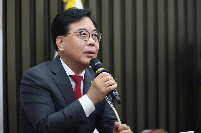 송언석 국민의힘 의원이 지난 10일 국회에서 열린 당 의원총회에서 인사말을 하고 있다. /뉴시스