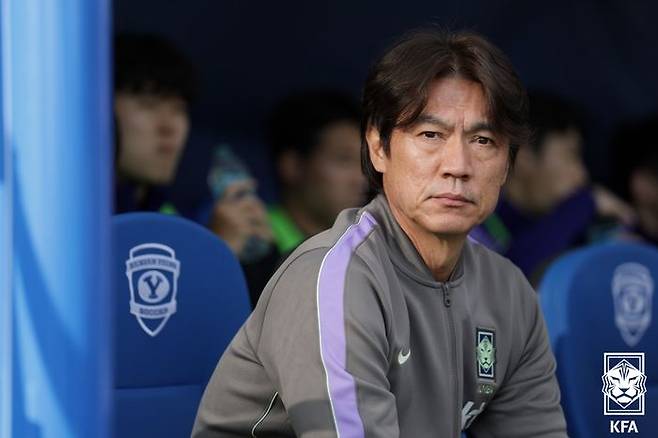 축구대표팀 지휘봉을 내려놓는 홍명보 감독. ⓒ 대한축구협회