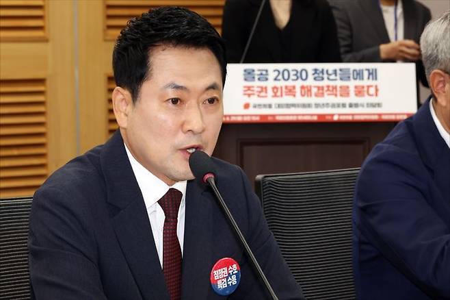 장동혁 국민의힘 대표가 29일 오전 서울 여의도 국회 의원회관 제1세미나실에서 열린 국민의힘 대외협력위원회 청년주권포럼 출범식 좌담회 '올공 2030 청년들에게 주권 회복 해결책을 묻다'에서 인사말을 하고 있다. ⓒ데일리안 홍금표 기자