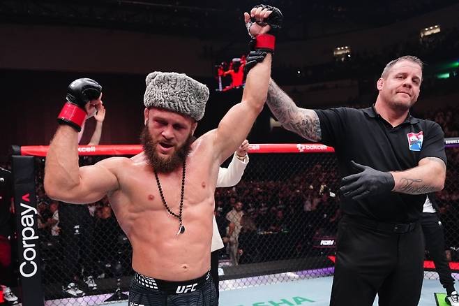28일 아제르바이잔 바쿠 국립체조경기장에서 열린 ‘UFC 파이트 나이트: 피지예프 vs 토레스’ 메인 이벤트에서 KO승을 거둔 마파엘 피지예프. [UFC 제공]
