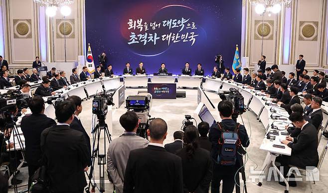 [서울=뉴시스] 조성봉 기자 = 이재명 대통령이 29일 청와대 영빈관에서 열린 ‘대한민국 대도약 3대 메가프로젝트 국민보고회’에서 발언하고 있다. 2026.06.29. suncho21@newsis.com