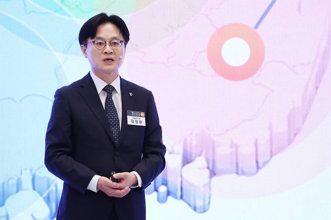정책발표하는 김정관 장관 - 김정관 산업통상부 장관이 29일 청와대에서 이재명 대통령 주재로 열린 3대 메가프로젝트 국민보고회에서 정책을 발표하고 있다. 2026.6.29 [청와대통신사진기자단] 연합뉴스