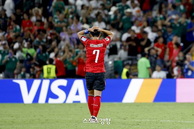 한국 축구대표팀 손흥민이 25일 (한국 시간)  멕시코 몬테레이 스타디움에서 열린 2026 북중미 월드컵 조별리그 A조 남아프리카공화국과의 경기에서 패배 후 아쉬워 하고 있다. 2026.06.25 몬테레이(멕시코) | 문재원 기자