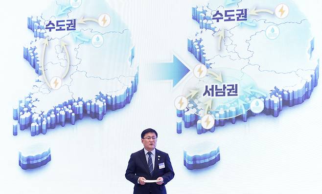 ▲김성환 기후에너지환경부 장관이 29일 청와대에서 이재명 대통령 주재로 열린 3대 메가프로젝트 국민보고회에서 정책을 발표하고 있다. (사진=연합뉴스)