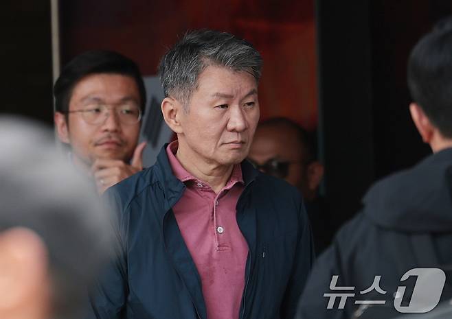 정몽규 대한축구협회장이 28일(현지시간) 멕시코 할리스코 과달라하라에 위치한 대표팀 숙소를 나서고 있다. 2026.6.29 ⓒ 뉴스1 박지혜 기자