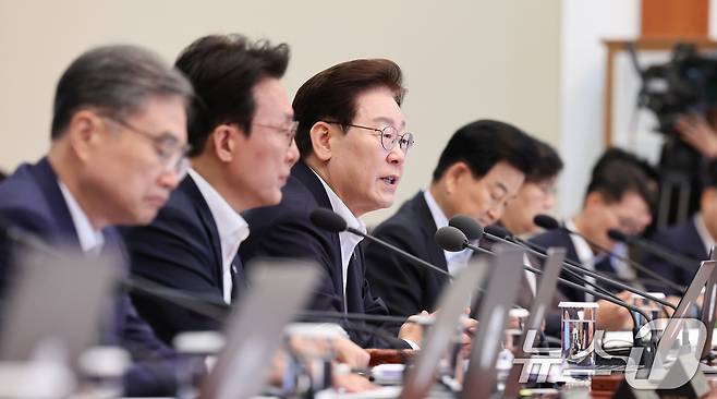 이재명 대통령이 30일 청와대에서 열린 국무회의 겸 비상경제점검회의에서 발언하고 있다. 2026.6.30 ⓒ 뉴스1 이재명 기자