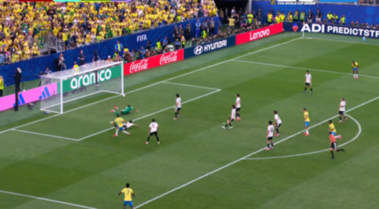 브라질의&nbsp;가브리엘 마르티넬리가 후분 추가시간에 극적인 결승골을 터트렸다./사진=FIFA 갈무리