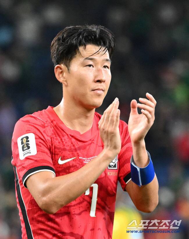 25일(한국시각) 멕시코 몬테레이 인근 과달루페의 에스타디오 몬테레이에서 열린 2026 북중미 월드컵 대한민국과 남아공의 경기. 한국이 0대1로 패한 가운데 손흥민 등 선수들이 아쉬워하고 있다. 과달루페(멕시코)=허상욱 기자wook@sportschosun.com/2026.06.25/
