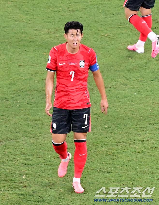 25일(한국시각) 멕시코 몬테레이 인근 과달루페의 에스타디오 몬테레이에서 열린 2026 북중미 월드컵 대한민국과 남아공의 경기. 후반전 선제골을 허용하자 손흥민이 아쉬워하고 있다. 과달루페(멕시코)=허상욱 기자wook@sportschosun.com/2026.06.25/