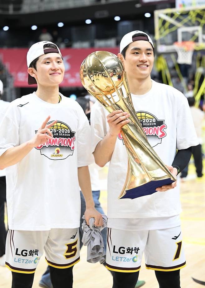 양준석과 유기상. 사진제공=KBL