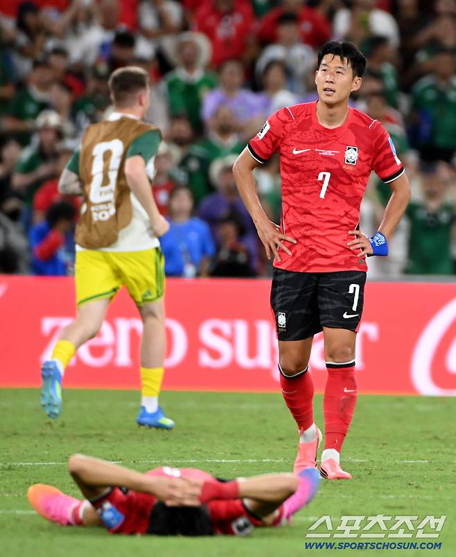 25일(한국시각) 멕시코 몬테레이 인근 과달루페의 에스타디오 몬테레이에서 열린 2026 북중미 월드컵 대한민국과 남아공의 경기. 대한민국이 0대1로 패했다. 경기가 끝나자 허탈해하는 손흥민의 모습. 과달루페(멕시코)=허상욱 기자wook@sportschosun.com/2026.06.25/