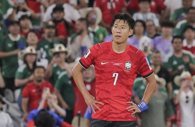 24일(현지시간) 멕시코 몬테레이 스타디움에서 열린 2026 북중미 월드컵 A조 3차전 한국과 남아프리카공화국의 경기. 한국의 손흥민이 남아공에 0-1로 패한 뒤 아쉬워 하고 있다. 연합뉴스