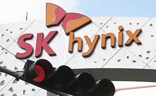미국 수출통제 강화 이후에도 SK하이닉스 다롄 공장은 출자 확대와 기술인력 채용을 이어간 것으로 공개 자료에서 확인됐다.ⓒSK하이닉스