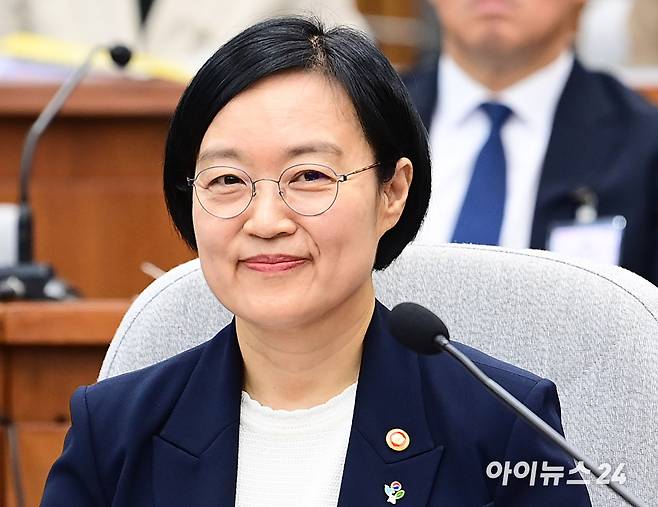 한성숙 국무총리 후보자가 지난 25일 서울 여의도 국회에서 열린 인사청문회에서 출석하고 있다. [사진=정소희 기자]