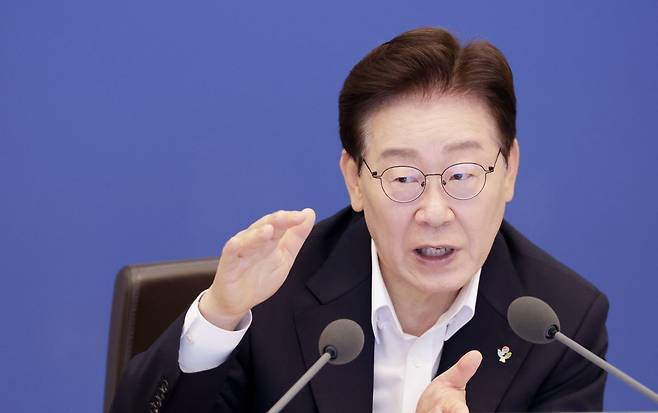 이재명 대통령이 30일 청와대에서 열린 국무회의 겸 비상경제점검회의에서 발언하고 있다. 연합뉴스