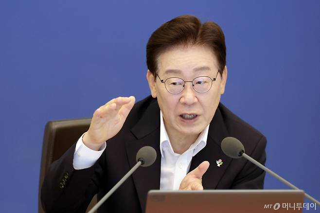 [서울=뉴시스] 최동준 기자 = 이재명 대통령이 30일 청와대에서 열린 국무회의 겸 비상경제점검회의에서 발언하고 있다. 2026.06.30. photocdj@newsis.com /사진=최동준