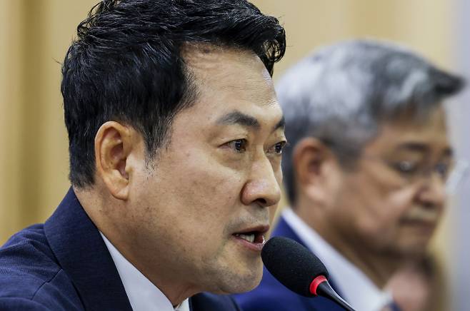 장동혁 국민의힘 대표가 29일 서울 여의도 국회 의원회관에서 열린 국민의힘 대외협력위원회 청년주권포럼 출범식 좌담회 '올공 2030 청년들에게 주권 회복 해결책을 묻다'에서 축사를 하고 있다. /사진=뉴시스