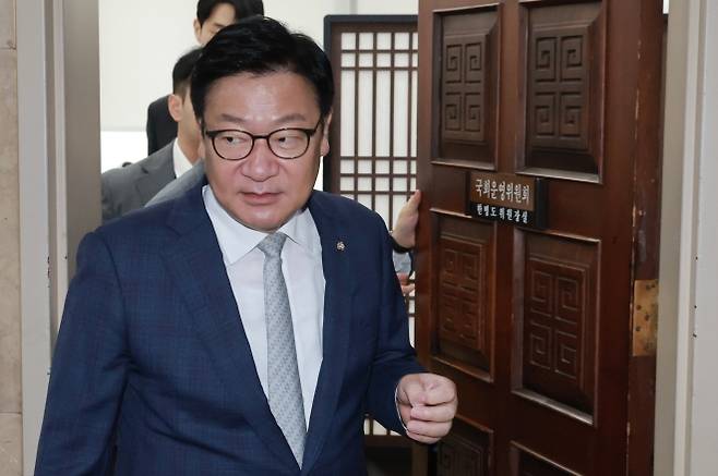 원 구성 위해 민주당 한병도 원내대표 만난 국민의힘 정점식 원내대표 - 정점식 국민의힘 원내대표가 30일 국회에서 22대 국회 하반기 원 구성을 위한 한병도 더불어민주당 원내대표와의 회동을 마치고 운영위원장실에서 나오고 있다. 여야 원내대표는 합의에 이르지 못했다고 밝혔다. 2026.6.30 연합뉴스