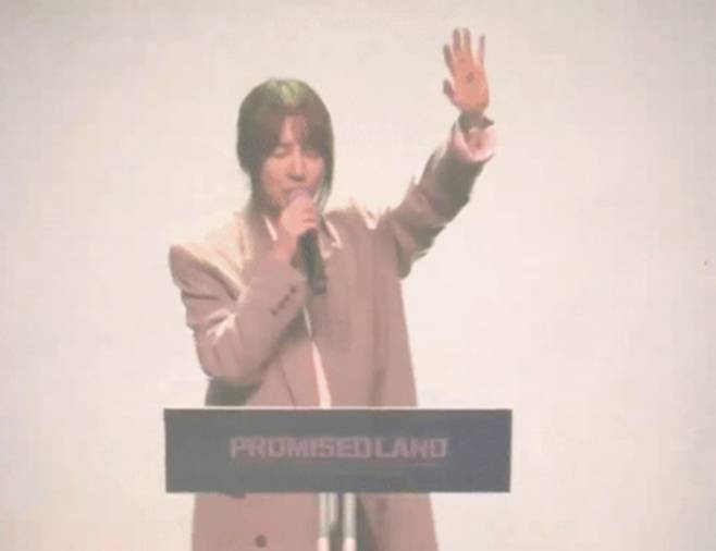 Singer and actress Yoon Eun-hye recently became a hot topic after naming a Christian as her ideal type on a variety show and stating that she finds Buddhists difficult to date. Since the release of these remarks, netizens have been divided between those who appreciate her honest expression of personal values ​​and those who find it regrettable that she excludes a specific religion.Appearing on the SBS variety show No, But Really! on the 29th, Yoon Eun-hye revealed that she has not dated for 13 years and emphasized deep faith as a criterion for her ideal type. She explained that she can only communicate effectively with a Christian partner, candidly conveying her stance that dating a Buddhist is difficult.Yoon Eun-hye, known as a devout Christian, has consistently shown passion for religious activities, such as through the release of past videos showing her praying during worship services and her appearances in Christian dramas. Regarding these remarks, some argue that religion can be an important criterion for dating, while others criticize her for lacking consideration for other religions.