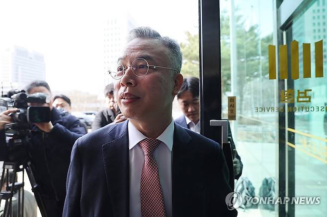조은석 특별검사 예방하러 가는 권창영 종합특검 [연합뉴스 자료사진]