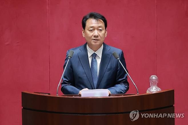 국회 재입성한 민주당 이광재 의원 (서울=연합뉴스) 신현우 기자 = 경기 하남갑 국회의원 보궐선거에서 당선된 더불어민주당 이광재 의원이 5일 국회에서 22대 국회 후반기 의장단을 선출하기 위해 열린 본회의에서 선서한 뒤 인사말하고 있다. 2026.6.5 nowwego@yna.co.kr