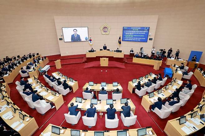 1일 출범한 전남광주통합특별시의회가 1호 안건으로 '전남광주통합특별시 글로벌 반도체 전력투자 지원에 관한 조례안'을 의결했다. (제공=특별시의회)