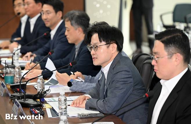 김정관 산업통상부 장관이 1일 서울 영등포구 한국산업은행 대회의실에서 열린 '국민성장펀드 M.AX 프론티어 프로젝트' 민간합동 간담회에 참석해 인사말을 하고 있다./사진=이명근 기자 qwe123@