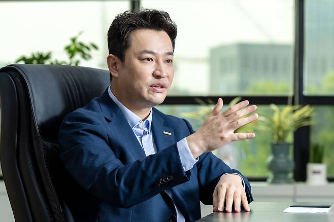 강주호 교총 회장이 지난달 29일 오전 서울 서초구 교총회관에서 중앙일보와 인터뷰를 하고 있다. 장진영 기자