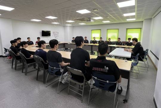 1일 출범한 한국대학배구연맹 선수위원회 회의 모습 [한국대학배구연맹 제공]