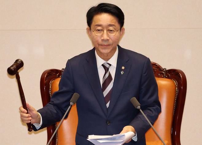 조정식 국회의장이 30일 서울 여의도 국회에서 열린 본회의에서 의사봉을 두드리고 있다. / 사진=뉴시스