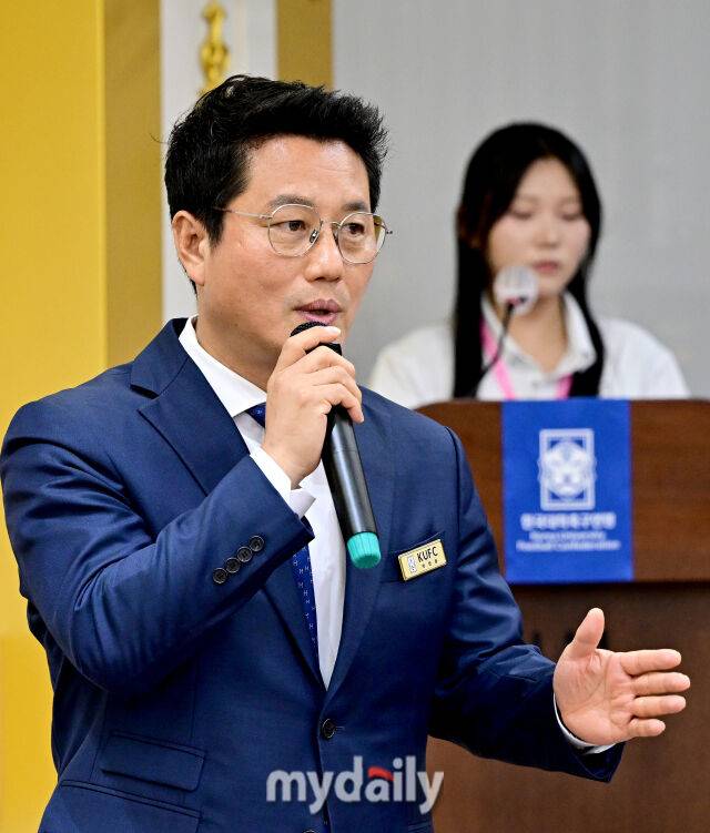 2026년 7월 1일 오후 강원도 태백호텔에서 '제62회 추계대학축구연맹전' 미디어데이가 열렸다. 박한동 한국대학축구연맹 회장이 인사하고 있다.이번 대회에는 전국 대학축구 78개 팀이 참가해 총 156경기를 치르며, 백두대간기와 태백산기 2개 리그로 나누어 예선리그와 토너먼트 방식으로 진행된다./태백=유진형 기자