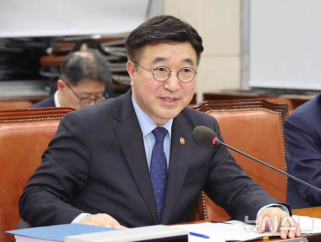 [서울=뉴시스] 김금보 기자 = 윤호중 행정안전부 장관. 2026.02.12. kgb@newsis.com