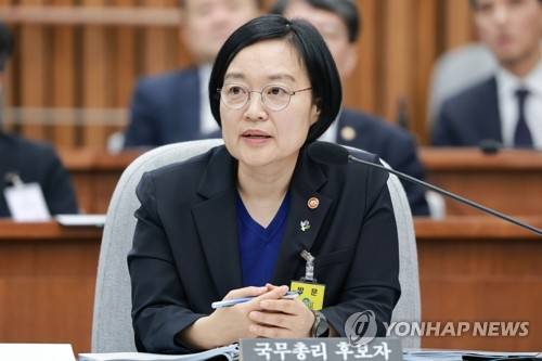 인사청문회 둘째날, 답변하는 한성숙 국무총리 후보자 (서울=연합뉴스) 신현우 기자 = 한성숙 국무총리 후보자가 26일 국회에서 열린 인사청문회에서 의원 질의에 답하고 있다. 2026.6.26 nowwego@yna.co.kr