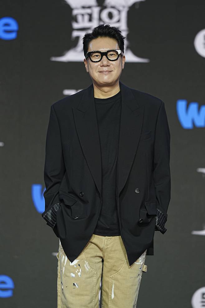 웨이브 예능 ‘피의 게임 X’에 출연하는 방송인 이상민이 1일 온라인 생중계 형식으로 열린 프로그램 제작발표회에 참석해 포즈를 취하고 있다. 웨이브