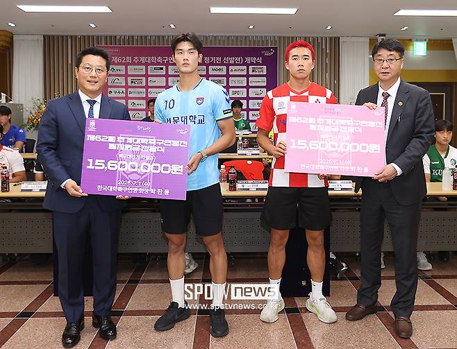 ▲ 한국대학축구연맹 박한동 회장 태백시 권혁정 국장 ⓒ곽혜미 기자