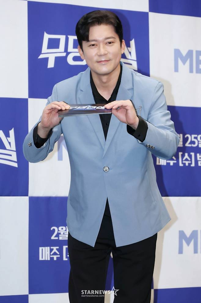 방송인 김대호가 25일 오전 서울 마포구 상암동 스탠포드호텔에서 진행된 MBN 오디션 '무명전설' 제작발표회에 참석해 포즈를 취하고 있다. /2026.02.25 /사진=이동훈 photoguy@