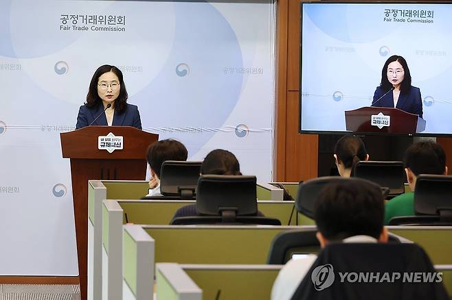 구글 게임앱 불공정행위 적발 (세종=연합뉴스) 김주성 기자 = 정지은 공정거래위원회 시장감시국장이 1일 세종시 정부세종청사에서 구글의 앱마켓 관련 시장지배적 지위 남용행위 사건에 대해 브리핑하고 있다. 2026.7.1 utzza@yna.co.kr
