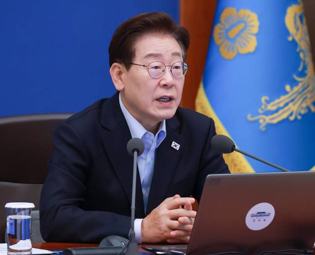 이재명 대통령이 2일 청와대에서 열린 수석보좌관회의에서 발언하고 있다. 연합뉴스
