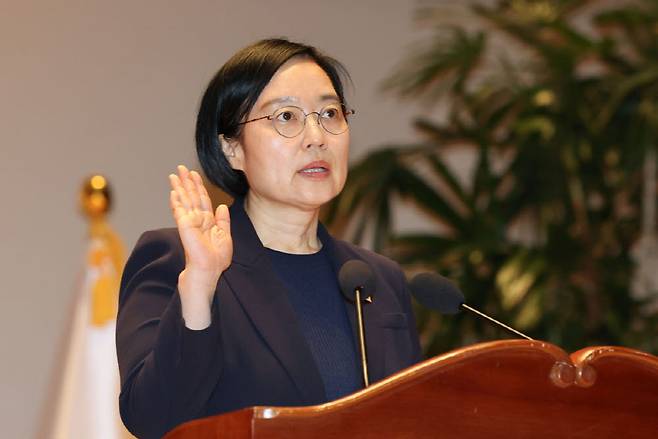 취임선서하는 한성숙 국무총리(사진=연합뉴스)