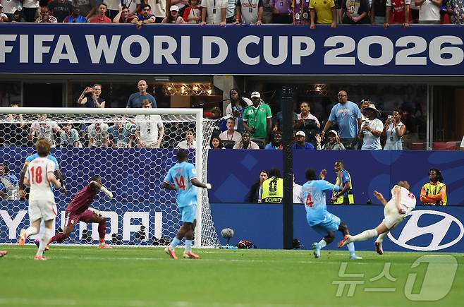 잉글랜드 공격수 해리 케인이 2일(한국시간) 열린 2026 FIFA 북중미 월드컵 32강 콩고민주공화국전에서 1-1로 맞선 후반 41분 결승 골을 터뜨렸다. ⓒ 로이터=뉴스1