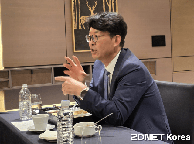배환국 소프트캠프 대표가 2일 고객 초청 행사 '소프트캠프 솔루션데이' 진행에 앞서 열린 오찬회에서 취재진의 질의에 답하고 있다.